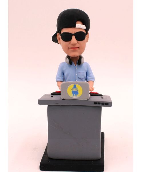 Guidelines for gathering DJ bobblehead figurines